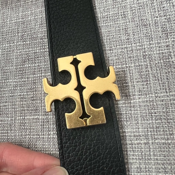 Tory Burch Black and brown double sided Leather Belt with Gold Logo Buckle - Picture 2 of 7